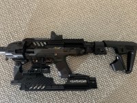 Glock 17 gen 4,   9 mm, met roni karabijn conversie set en red dot en glock koffer en roni karabijn koffer
