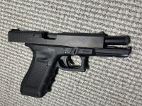 Glock 17 gen 4,   9 mm, met roni karabijn conversie set en red dot en glock koffer en roni karabijn koffer