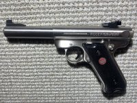 Ruger Mark 3,    .22 kaliber met 4 magazijnen en koffer