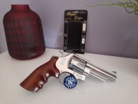 HOGUE  Grips. (→ SMITH & WESSON)