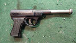 Zeer oud luchtpistool van het merk Diana