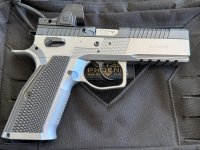 Phoenix Redback 9mm incl Trijicon SRO topwapen in nieuwstaat.