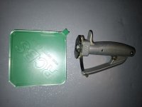 rcbs zwart kruit molen, in orginele verpakking en rcbs primmer feeder tafel model