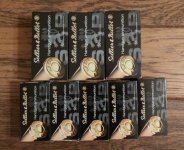 Een complete schietuitrusting met een pistool 9 mm en revolver 38SP