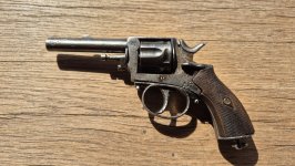 2 oude revolvers: 1 x lefaucheux & 1 x British Bull Dog revolver