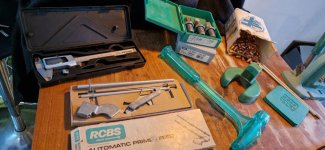 Lee klassieke roterende pers, en een RCBS enkele pers