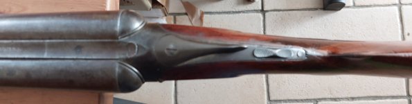 Harrington & Richardson kal.12 dubbelloops jachtgeweer met binnenliggende hamers, damast loop