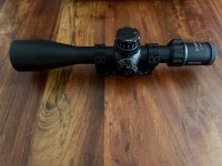 Prachtige, nagenoeg nieuwe Kahles k525 5-25x56 top geweerkijker.