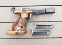 Te koop: wedstrijd-/sport pistool UNIQUE DES 69 .22 LR