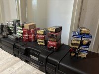 Diversen hulzen en koffer