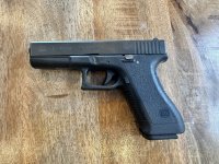 Deco Glock 17 volledig beweegbaar.