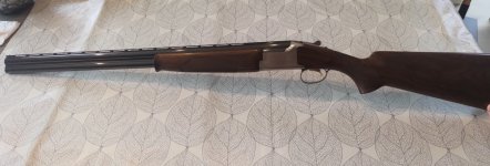 KOOPJE!!! In nog unieke 100% nieuwstaat verkerende Browning B425 grade1 met wortelnotenhout en gravering. Kaliber 12 gauge. Tevens gebruikte Remington model 700