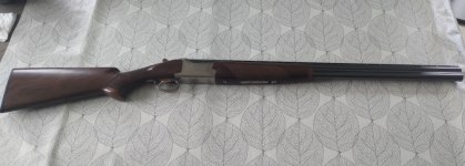 KOOPJE!!! In nog unieke 100% nieuwstaat verkerende Browning B425 grade1 met wortelnotenhout en gravering. Kaliber 12 gauge. Tevens gebruikte Remington model 700