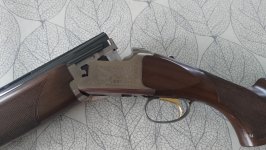 KOOPJE!!! In nog unieke 100% nieuwstaat verkerende Browning B425 grade1 met wortelnotenhout en gravering. Kaliber 12 gauge. Tevens gebruikte Remington model 700