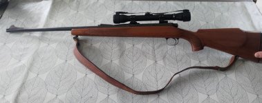 KOOPJE!!! In nog unieke 100% nieuwstaat verkerende Browning B425 grade1 met wortelnotenhout en gravering. Kaliber 12 gauge. Tevens gebruikte Remington model 700