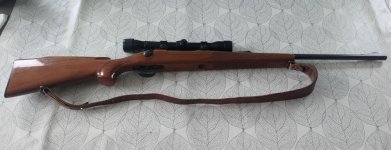 KOOPJE!!! In nog unieke 100% nieuwstaat verkerende Browning B425 grade1 met wortelnotenhout en gravering. Kaliber 12 gauge. Tevens gebruikte Remington model 700